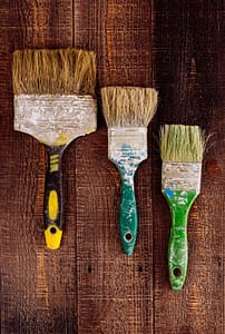 photograph of paintbrushes to display the key differences in b2b saas marketing channels